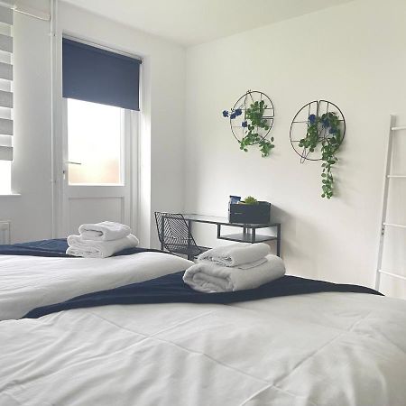 Lovely 1 Bed Home Near Hospital, With Parking & Garden Work Contractor Leisure, Sapphire CBG Exterior foto